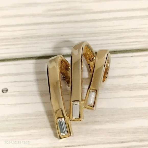 Unique Gold Tone Fashion Statement Abstract Pendant Square Rhinestone Accents - Picture 3 of 7
